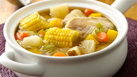  Sancocho de Gallina: A Richly Aromatic Chicken Stew That Will Melt Your Worries Away!