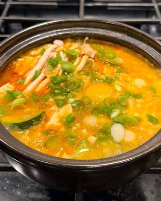  Spicy Tofu Soup: A Symphony of Savory Spice and Delicate Texture