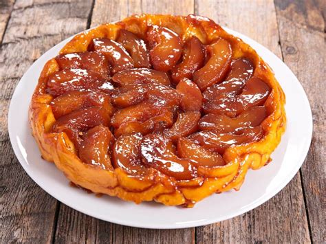  Tarte Tatin! A Caramelized Apple Masterpiece Wrapped in Flaky Pastry Perfection